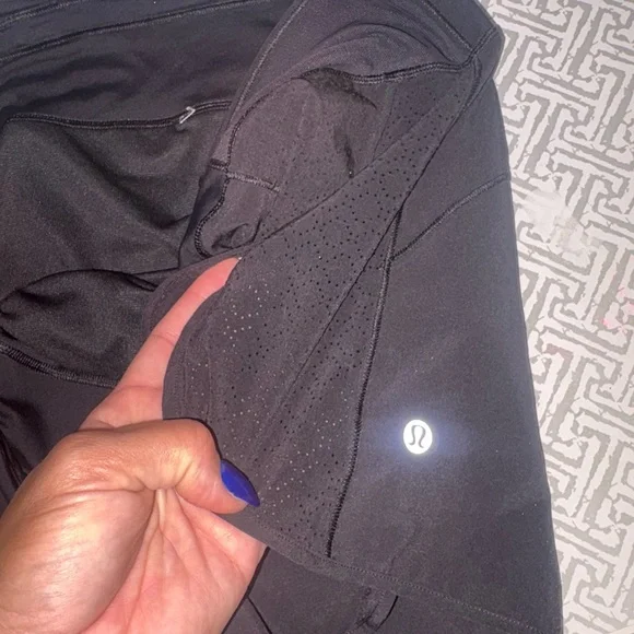 Lululemon Women's Black Athletic size 12 Shorts - Picture 8 of 9